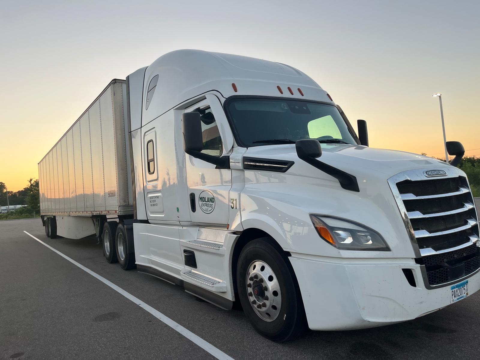 Dry van tractor-trailer
